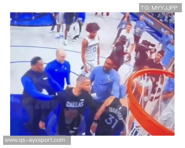 克莱在对阵灰熊中状态回暖场均17分与46个三分引发关注 克莱在对阵灰熊中状态回暖场均17分与46个三分引发关注