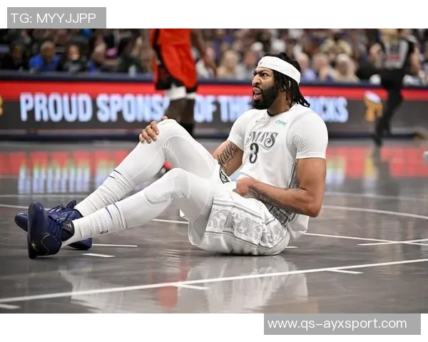 浓眉出战24分钟表现平平12分4板1助正负值惨淡24