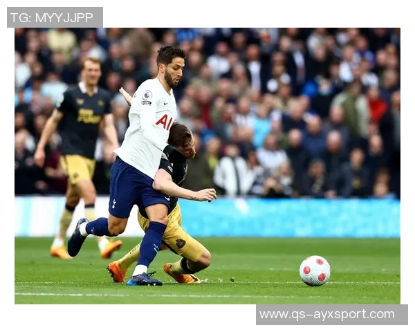 本坦库尔因铲球染红离场乌拉圭队在友谊赛中以1比5落后美国队