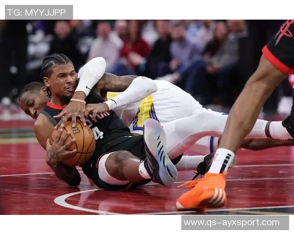 尼克斯与马刺比赛裁判报告揭示争议判罚巴恩斯防守未犯规引发热议