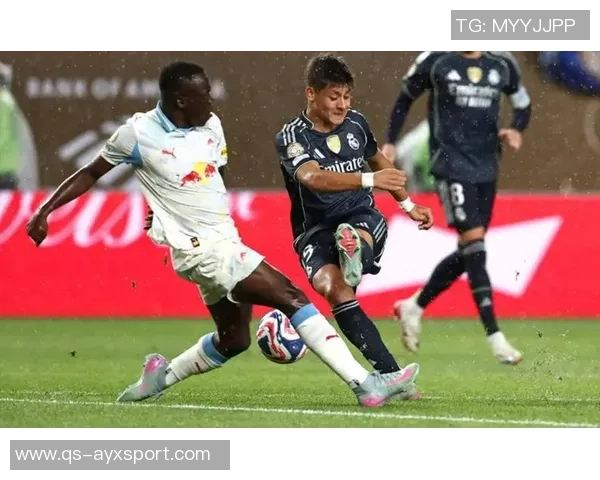 尤文图斯关注埃尔切中场门多萨面临曼城皇马激烈竞争